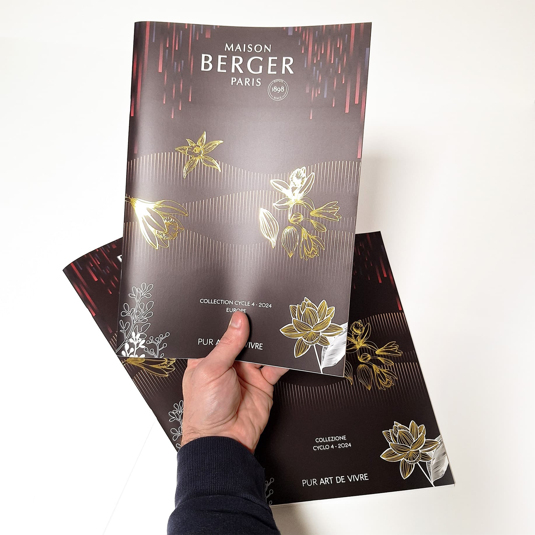 Magazine de parfum avec dorure (Alt)